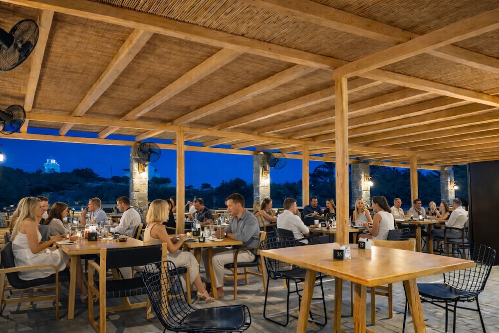 Helios Beach Hotel & Bungalows 37/48