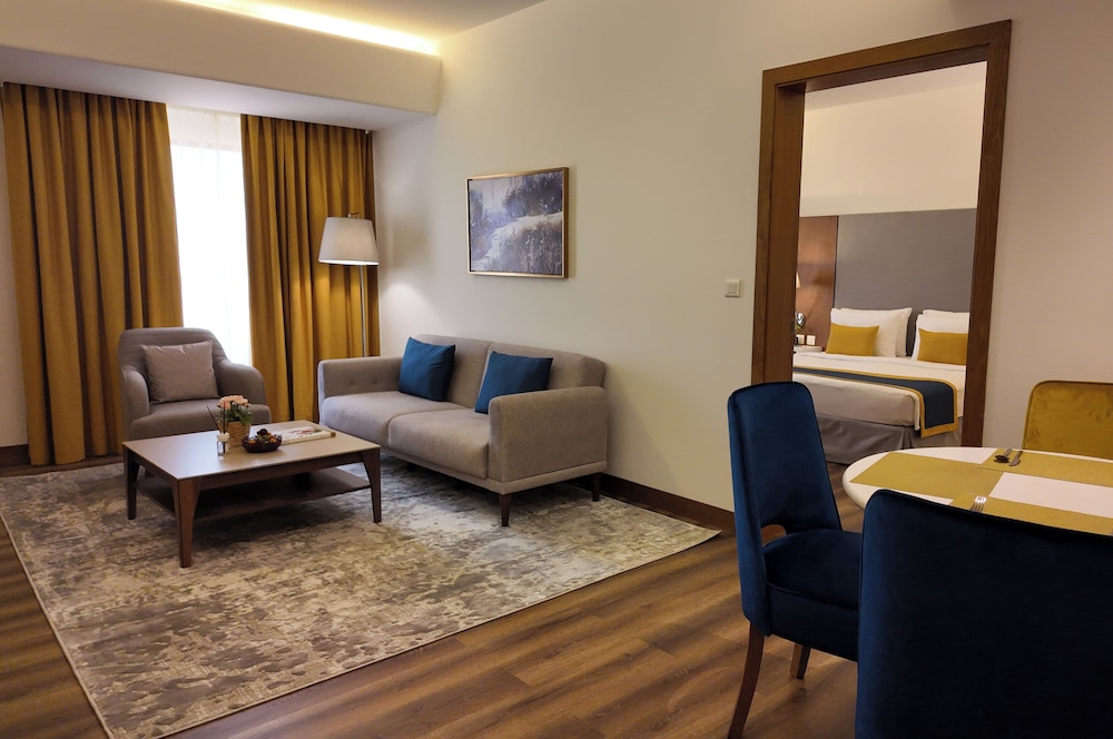 Golden Tulip Muscat 25/50