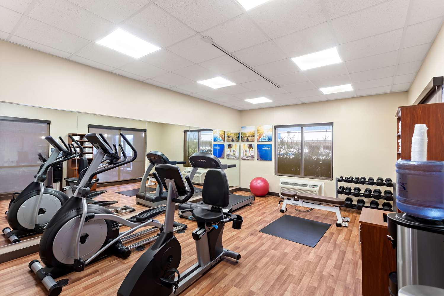 Comfort Suites Gulfport Central, MS 26/49