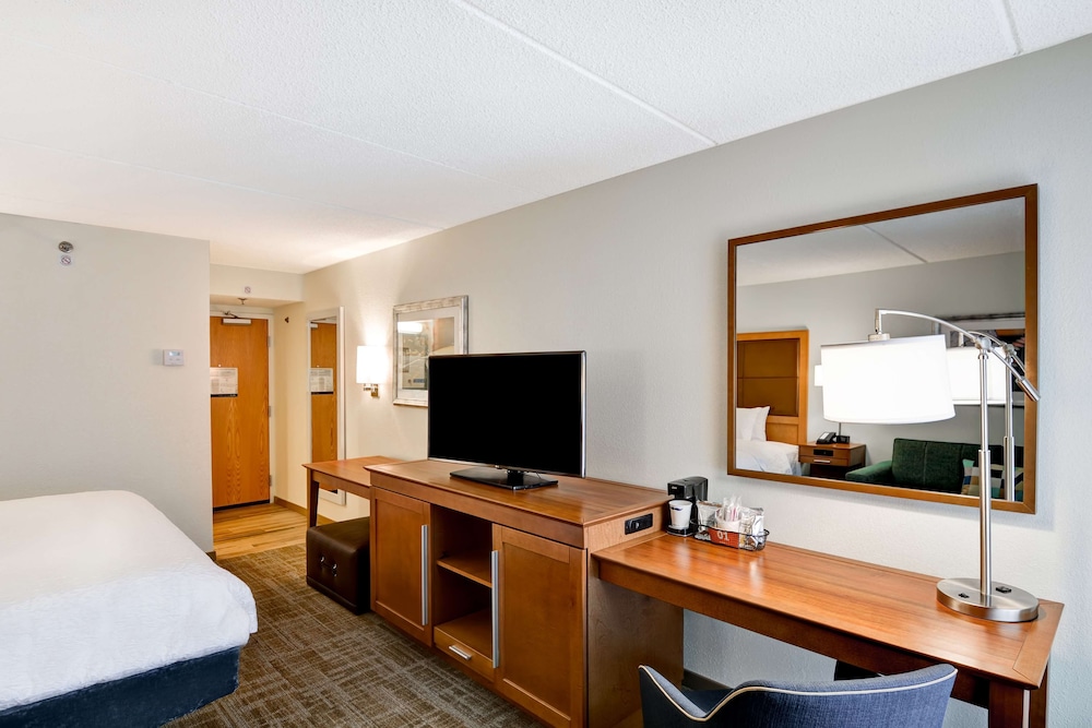 Hampton Inn Albany Wolf Road 28/65