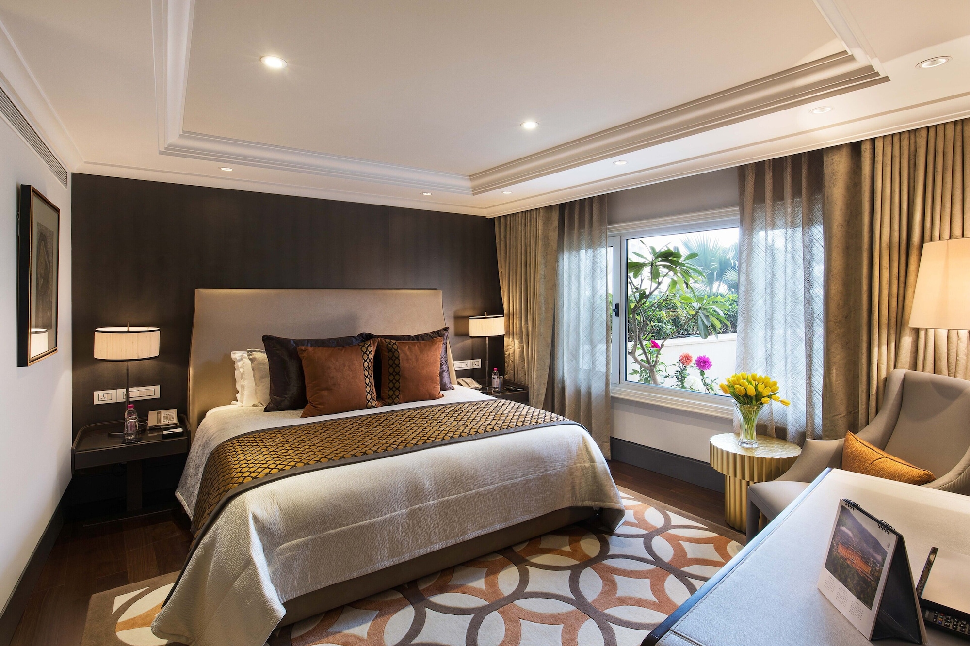 Garden, Luxury, Suite, King Bed, Pool View