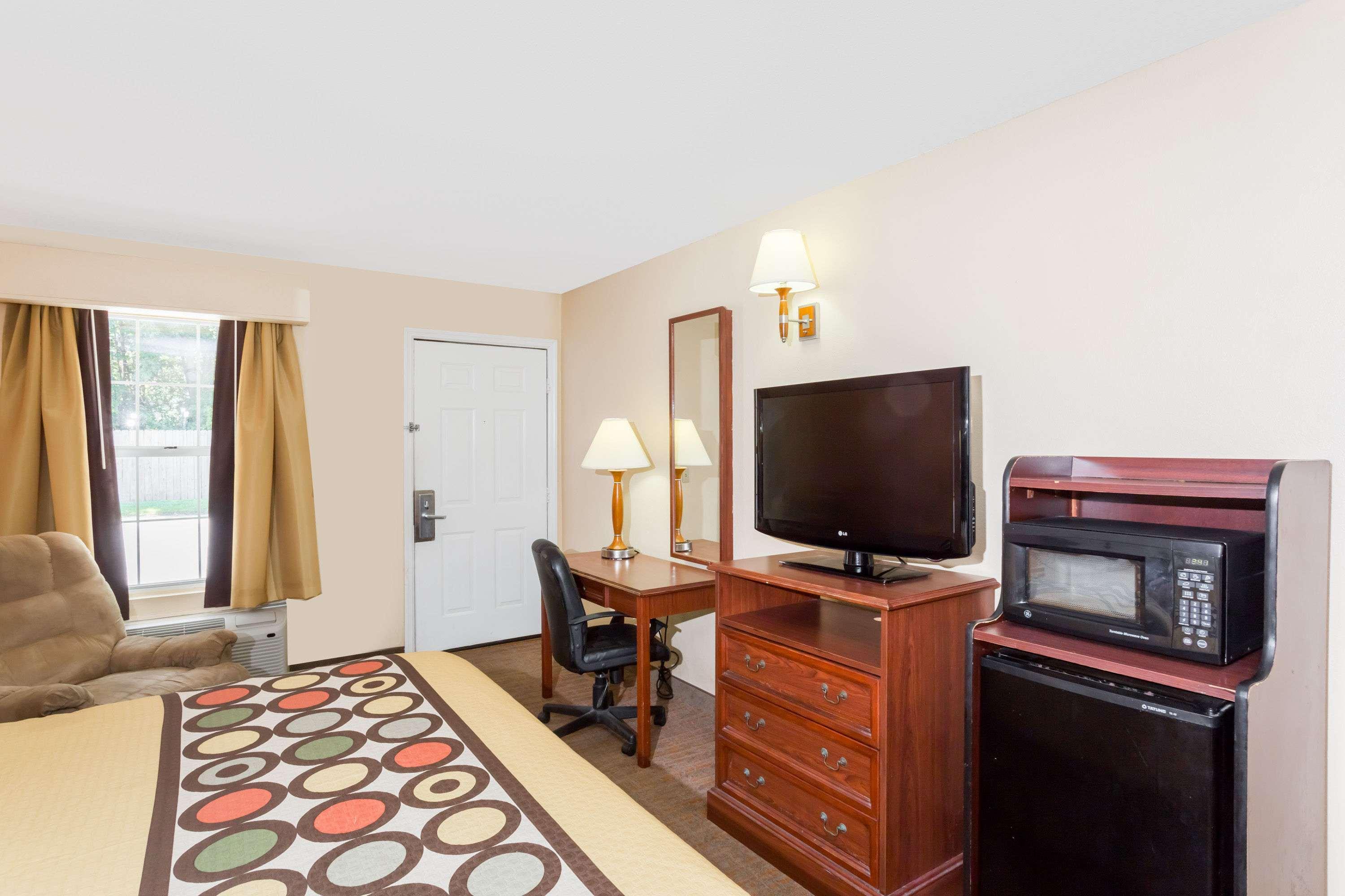 Super 8 By Wyndham Statesboro 14/20
