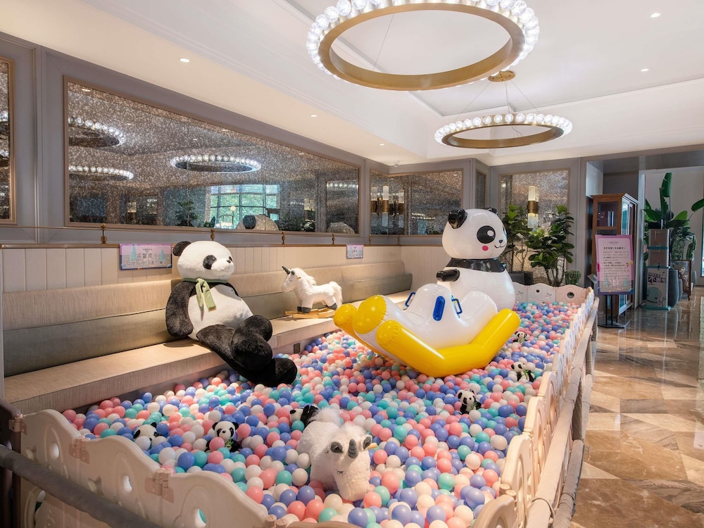 Mercure Chengdu Chunxi 57/65