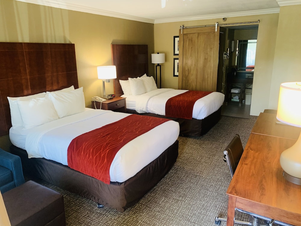 Hyland Inn near Pasadena Civic Center 19/40