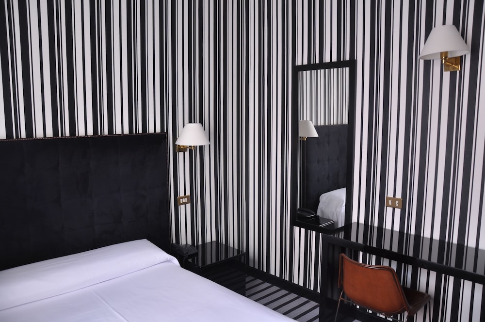 Hotel Clarin 17/40