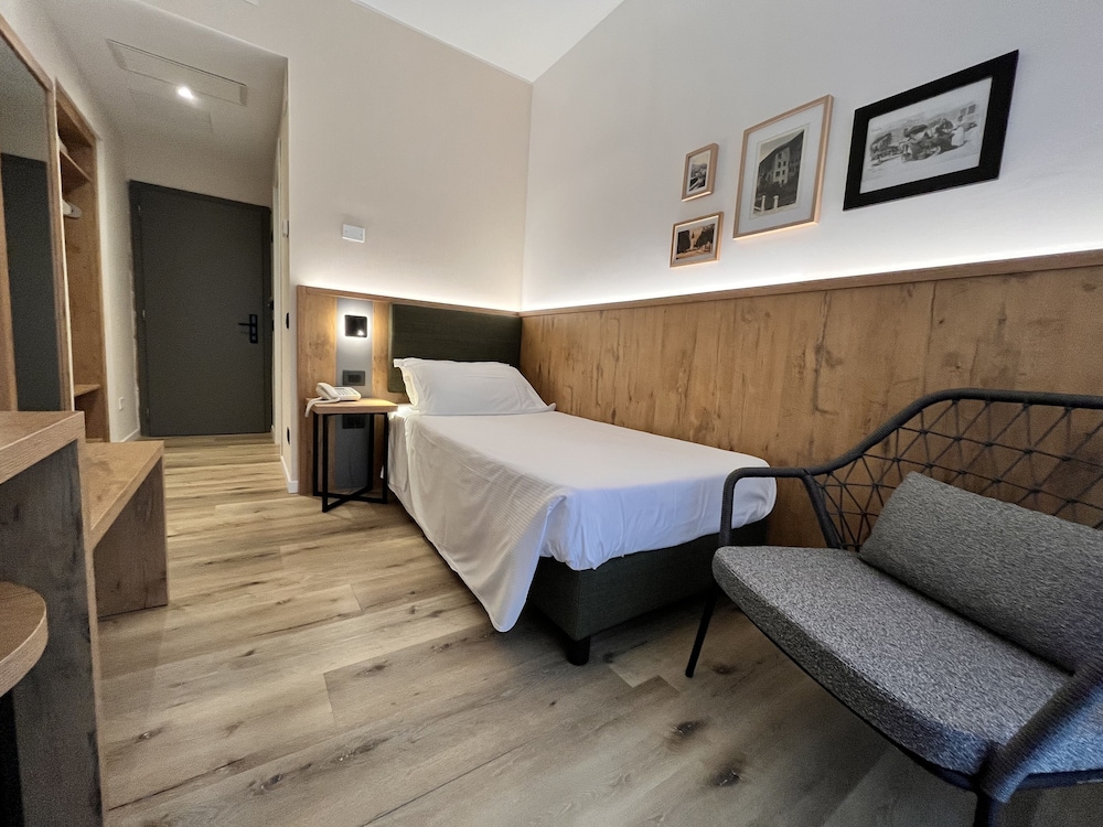 Hotel America 19/50