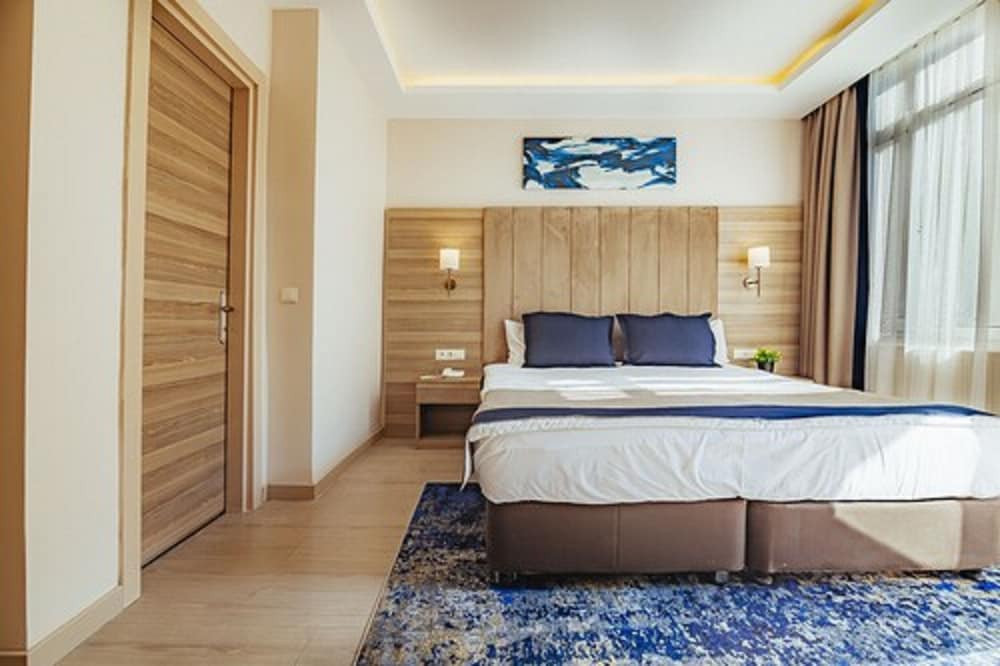 Comfort Beige Hotel 4/50