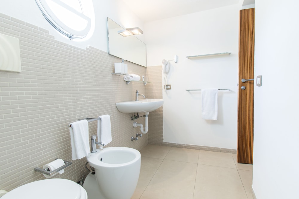 Marina 10 Boutique Design Hotel 45/46