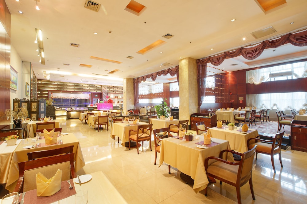 GRAND ROYAL HOTEL 20/24
