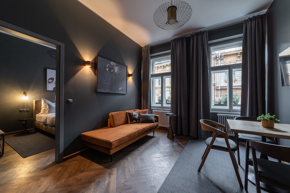 The Viaduct - Suites & More 50/60