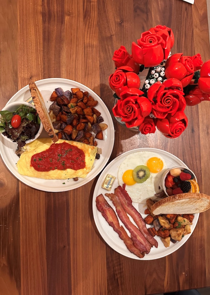 Cow Hollow Inn 33/46