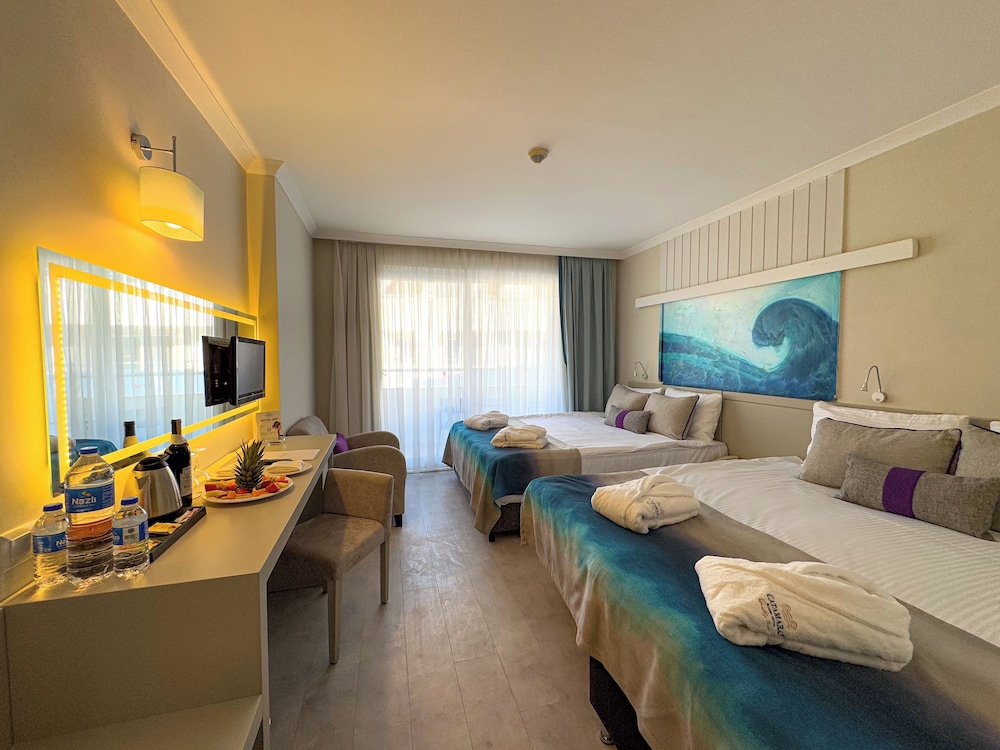 Catamaran Resort Hotel 23/71