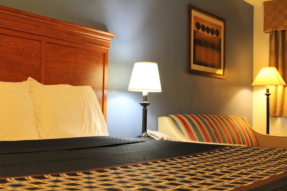 Days Inn By Wyndham El Paso West 21/50