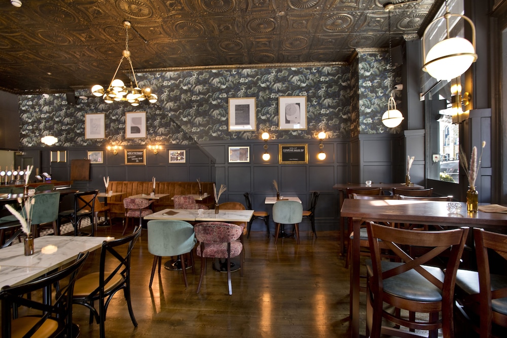The Clerk &amp; Well Pub &amp; Rooms 41/52