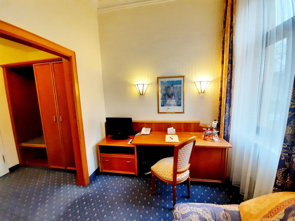 Bayerischer Hof Dresden 66/76