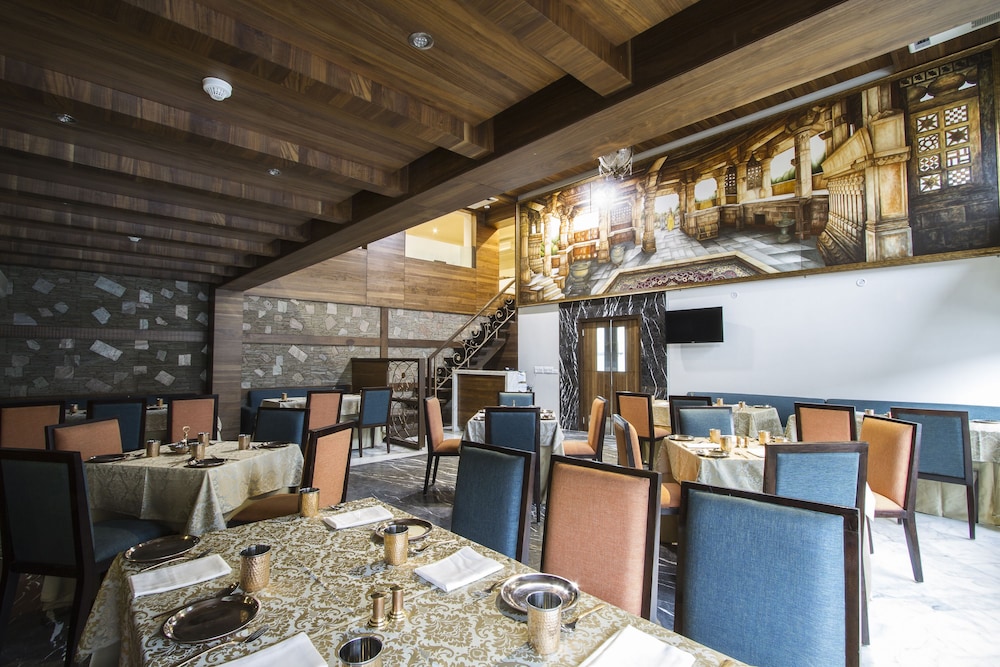 Leisure Inn Grand Chanakya 28/37