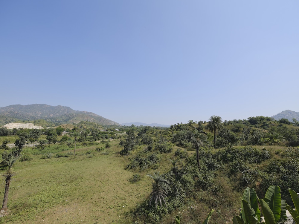 Vinti Resort, Ambaji 12/18