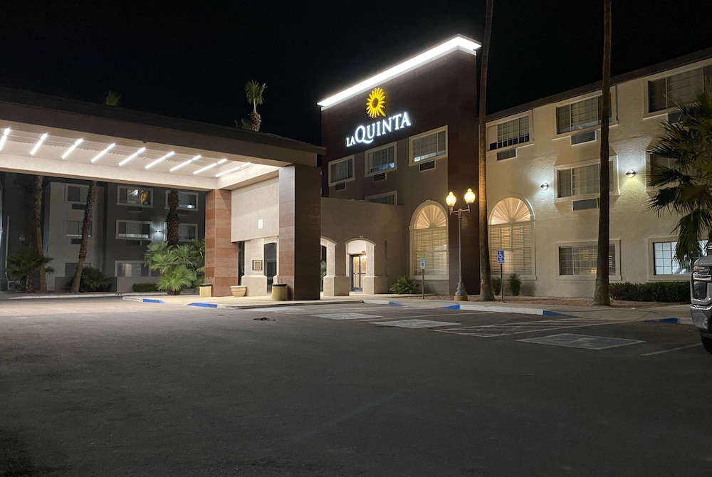 La Quinta Inn & Suites by Wyndham Safford Copper Valley 1/21