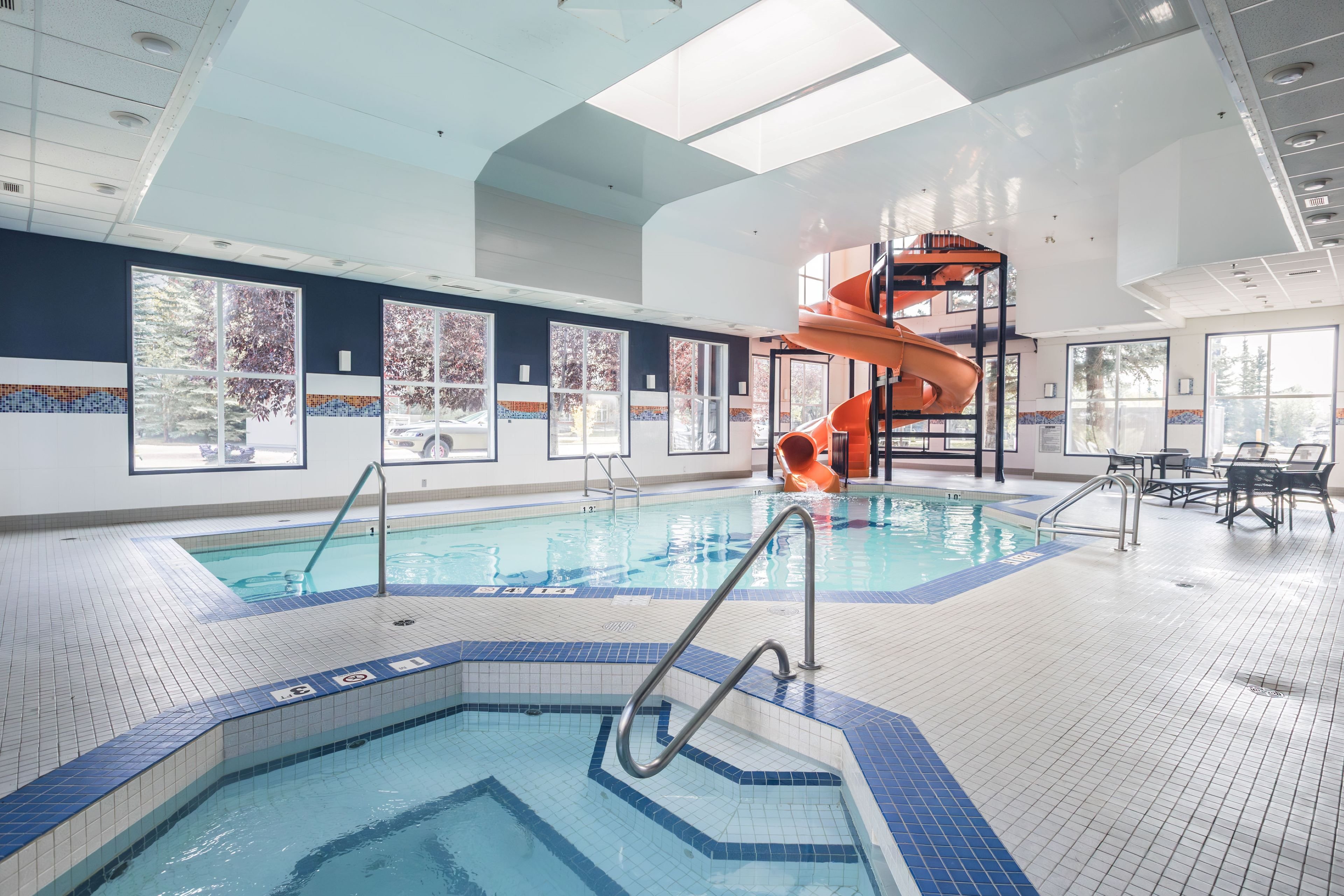 Holiday Inn Express Hotel Suites Calgary South Macleod Trail S 40/73