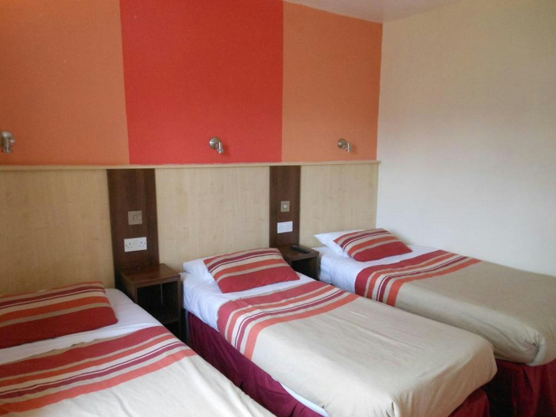Gatwick Whitehouse Hotel 14/63