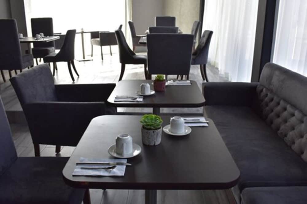 Esduma HK Hotel 48/51
