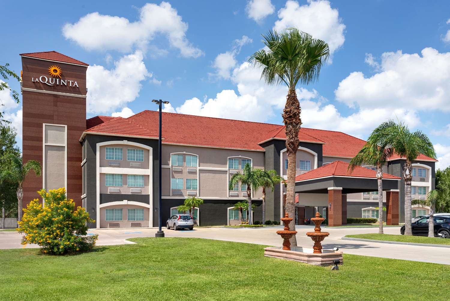 La Quinta Inn & Suites by Wyndham Brownsville North 6/27