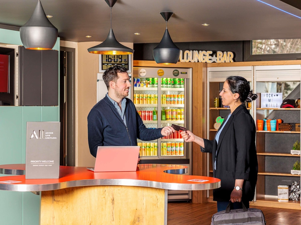Ibis Lausanne Crissier 3/49