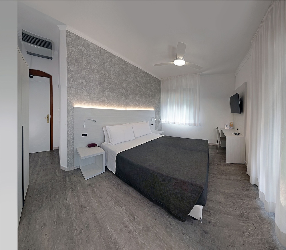 SUPERIOR, DOUBLE OR TWIN BED