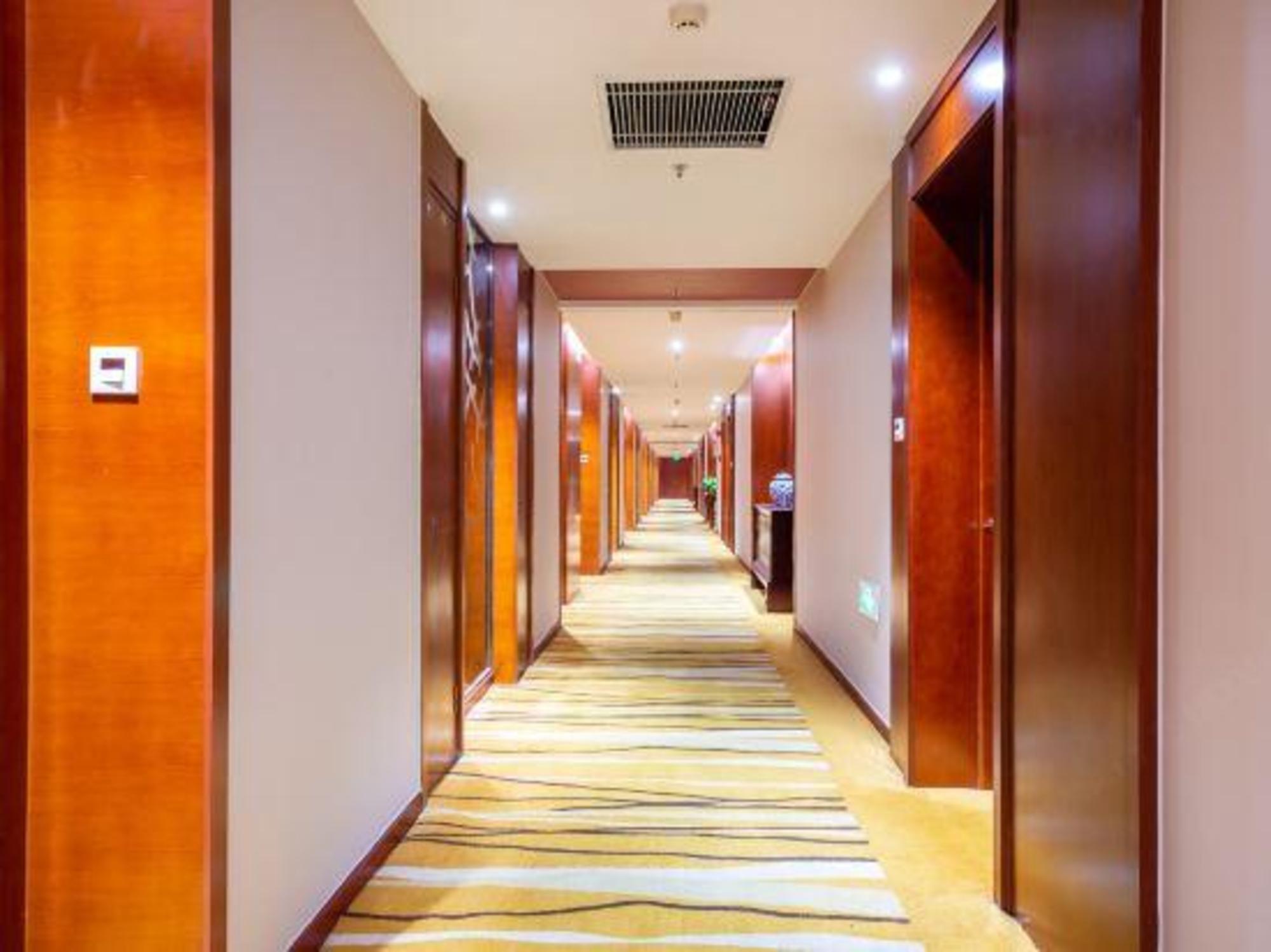 Xiangxuehai Hotel 12/24