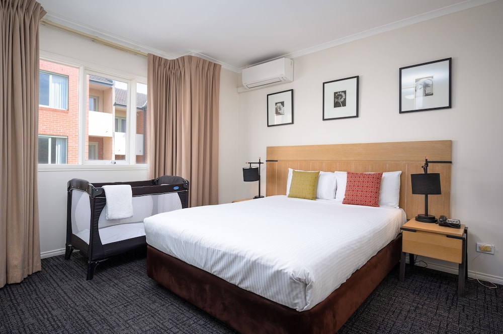 MainStay Suites Kew 22/60