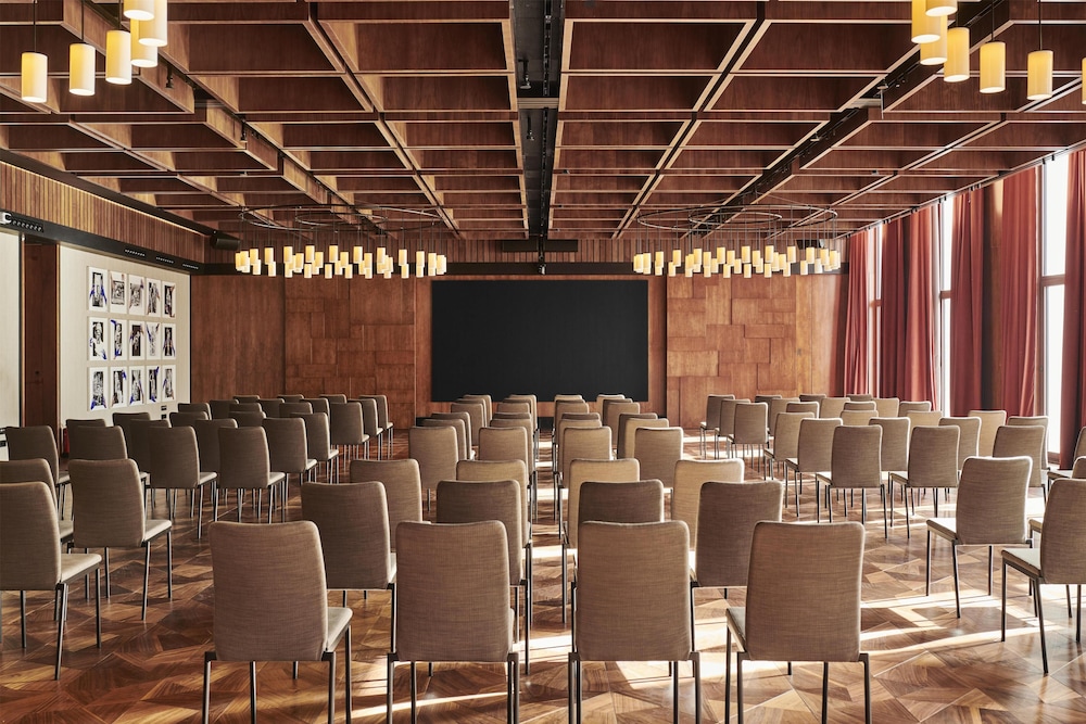 Hyatt Thompson Madrid 40/50