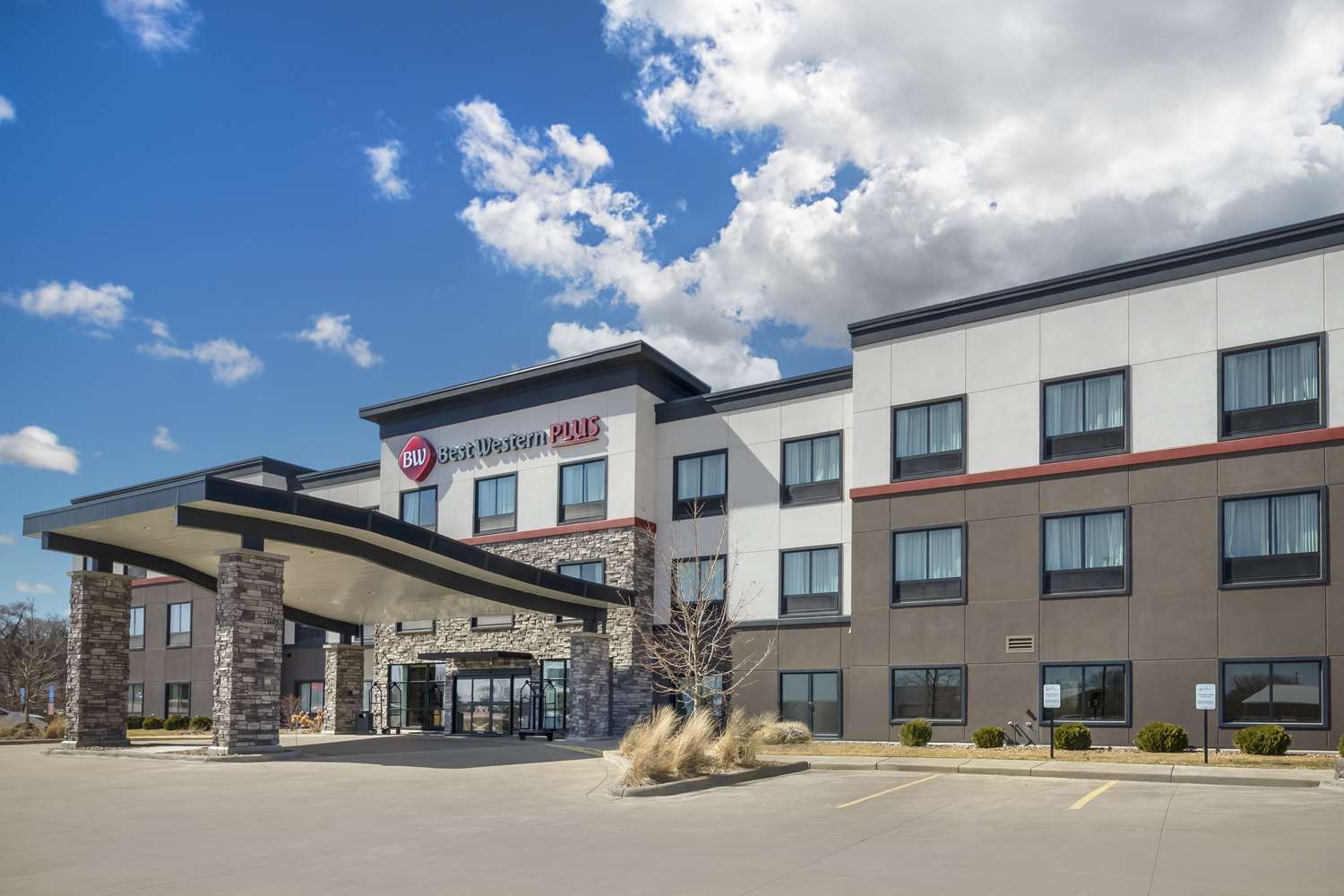 Best Western Plus At La Crescent Event Center 11/11
