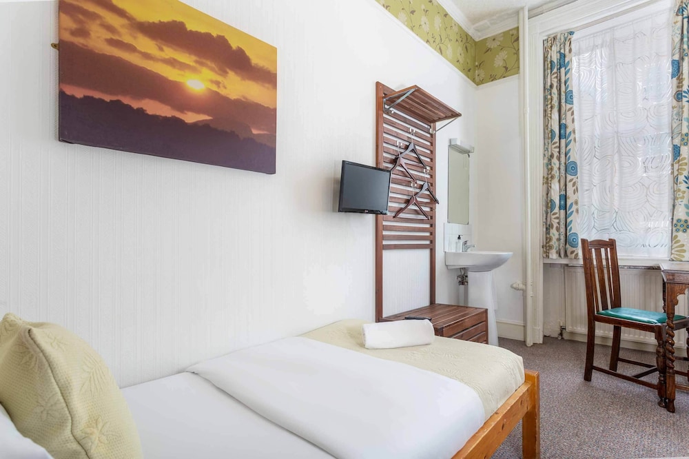 ROOM, SINGLE, SHARED BATHROOM
