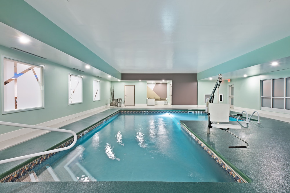 Holiday Inn Express & Suites Harrisburg S - New Cumberland 50/72