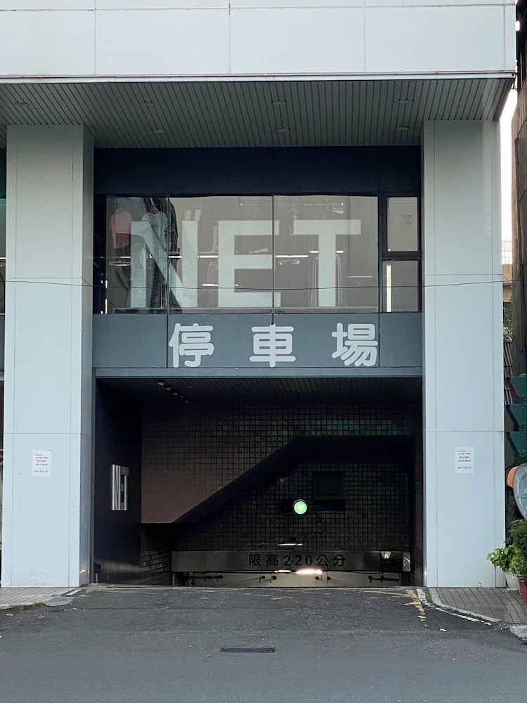 We Meet Hotel 3/68
