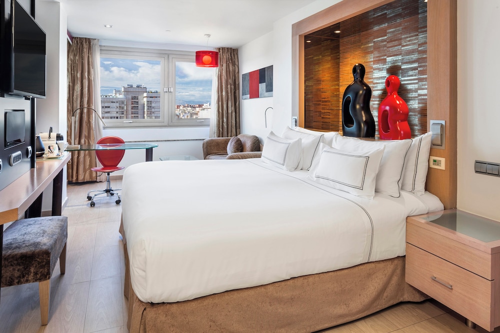 Grand, the Level, Premium, King Bed, with View, Accessible