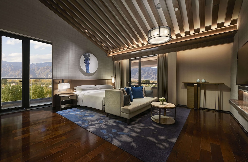 Hyatt Regency Beijing Shiyuan 12/40