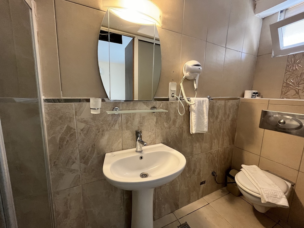 Romeo Beach Hotel 44/46