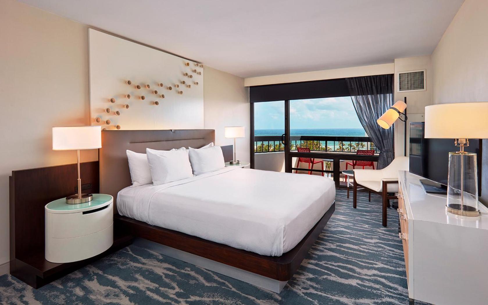 Room, King Bed, Partial Water View, Balcony
