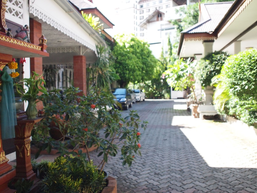 RoongRuang Hotel 26/27
