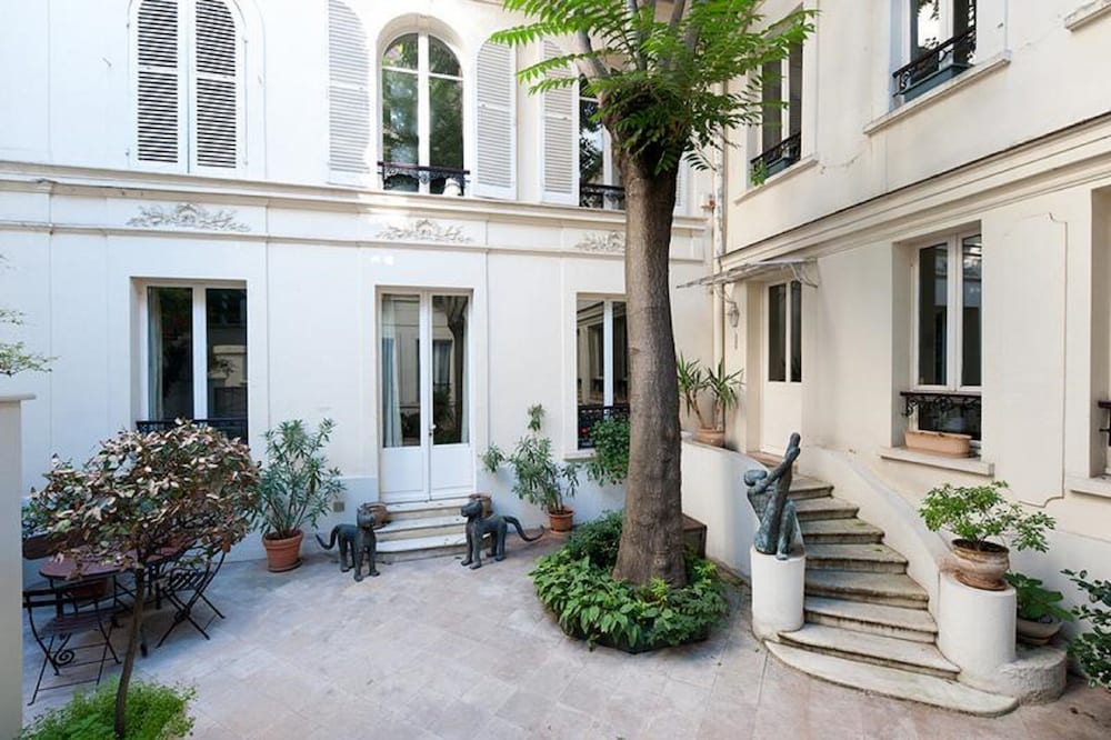 HOTEL DES BAINS 2/60