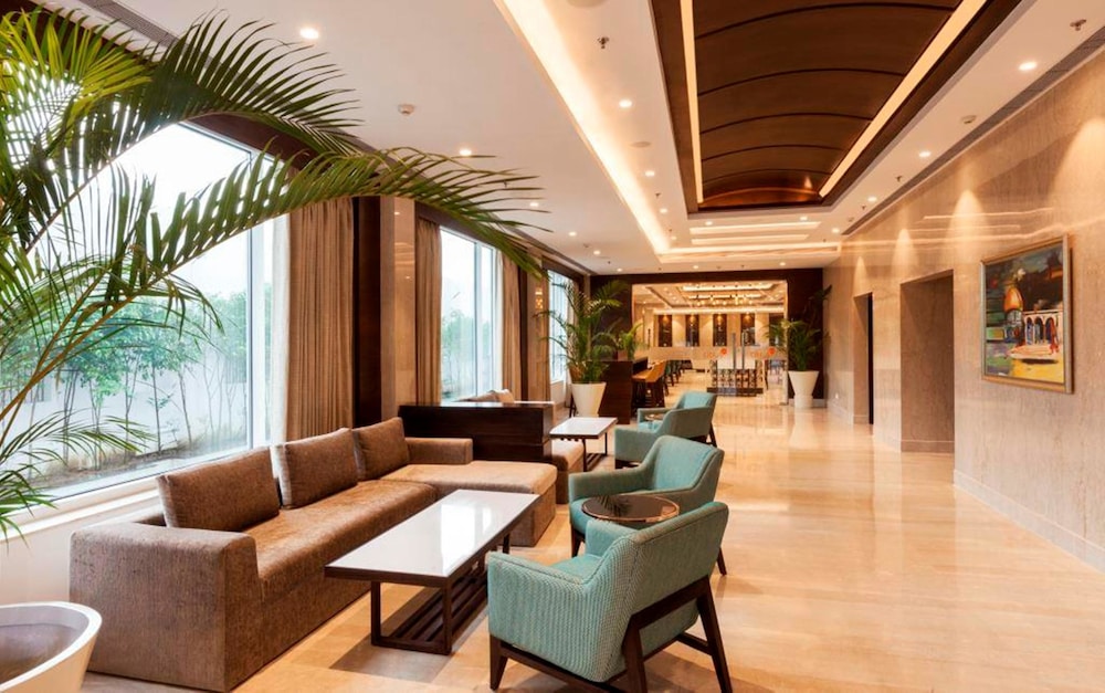 Lemon Tree Hotel Lucknow 11/23