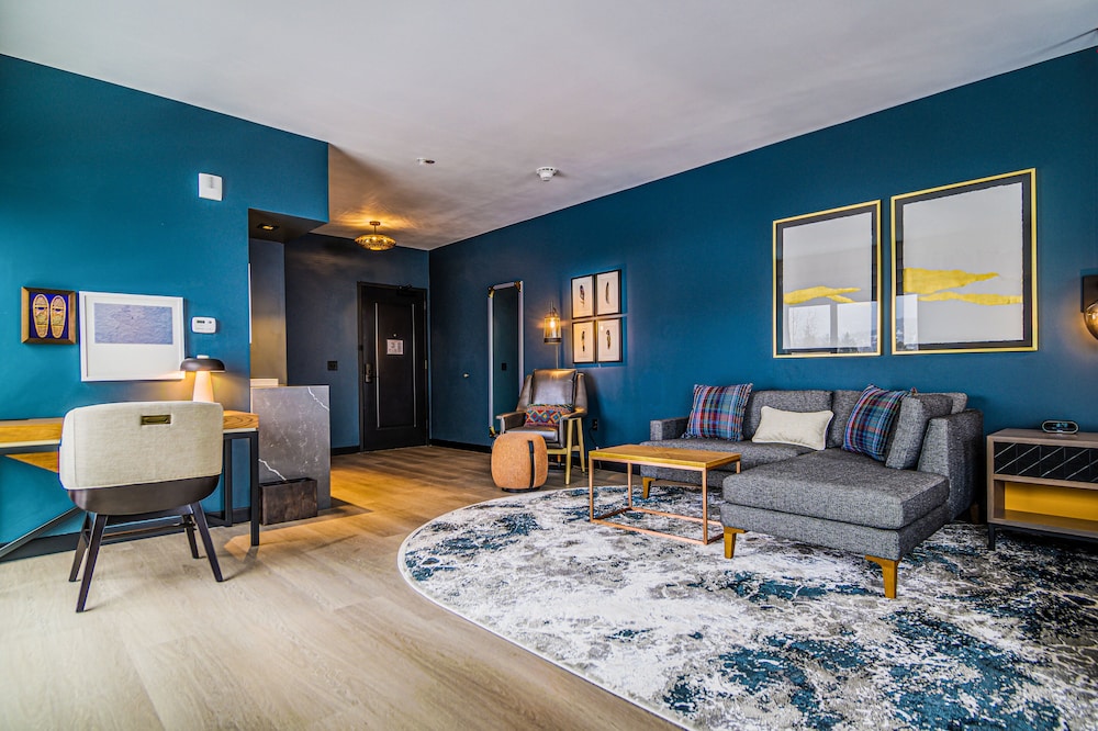 Indigo Silverthorne 47/79