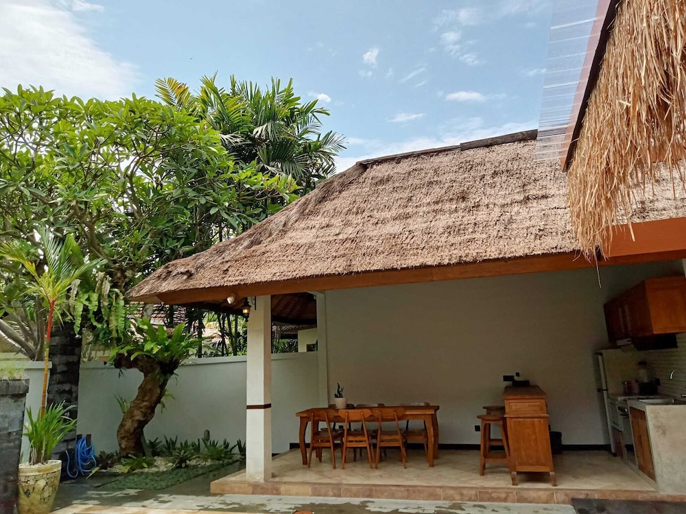 Balisanti Bungalows 4/50