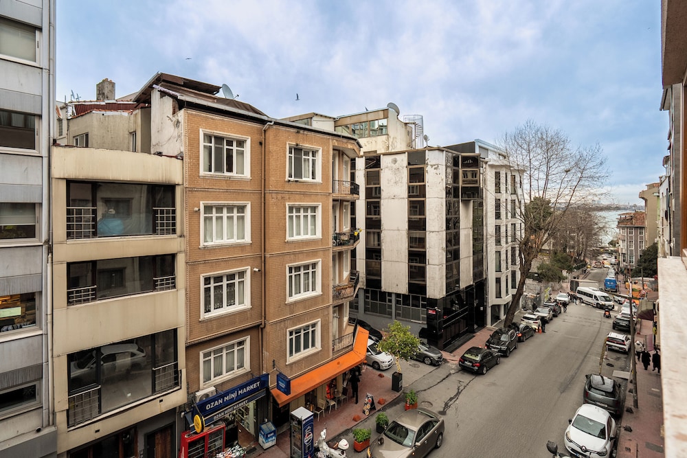 Cihangir Palace Hotel 11/69