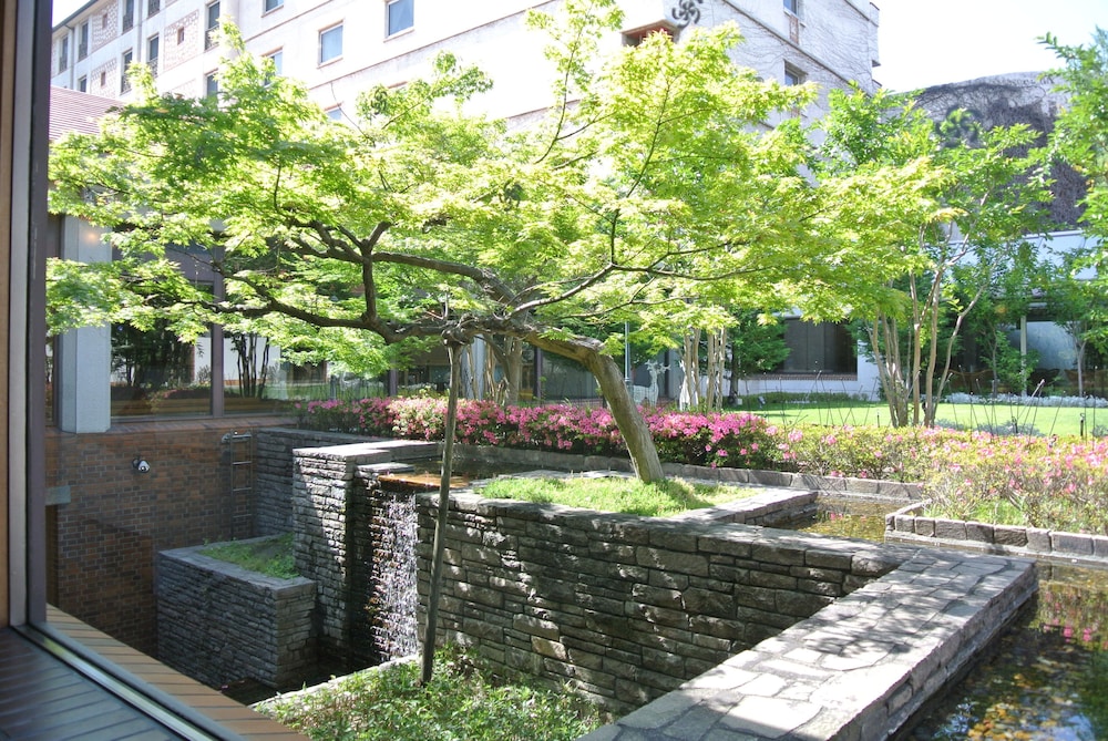 Senri Hankyu Hotel 61/64