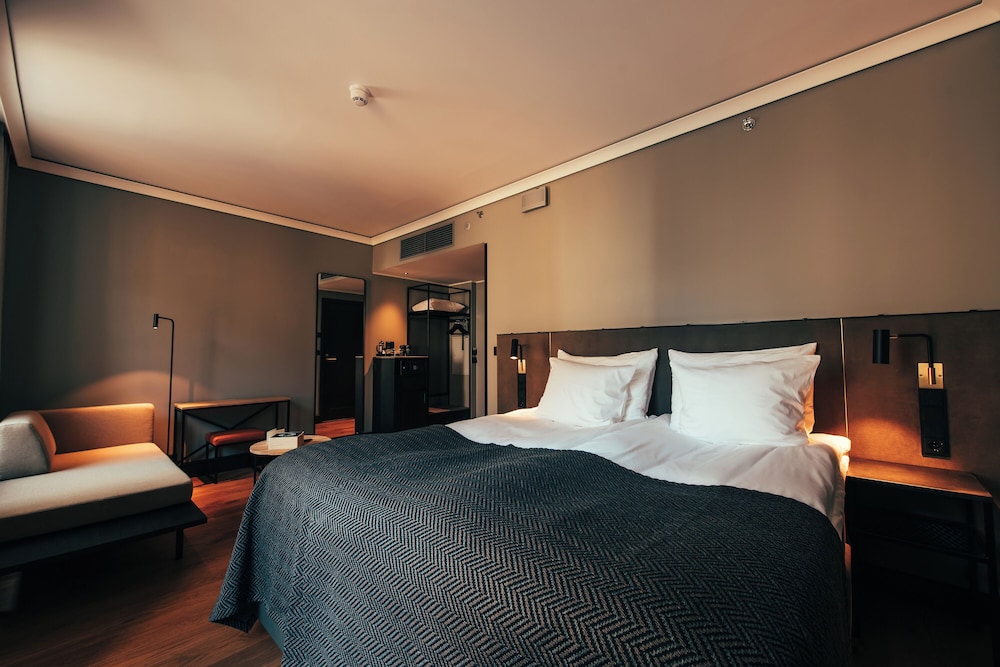 STANDARD, KING BED