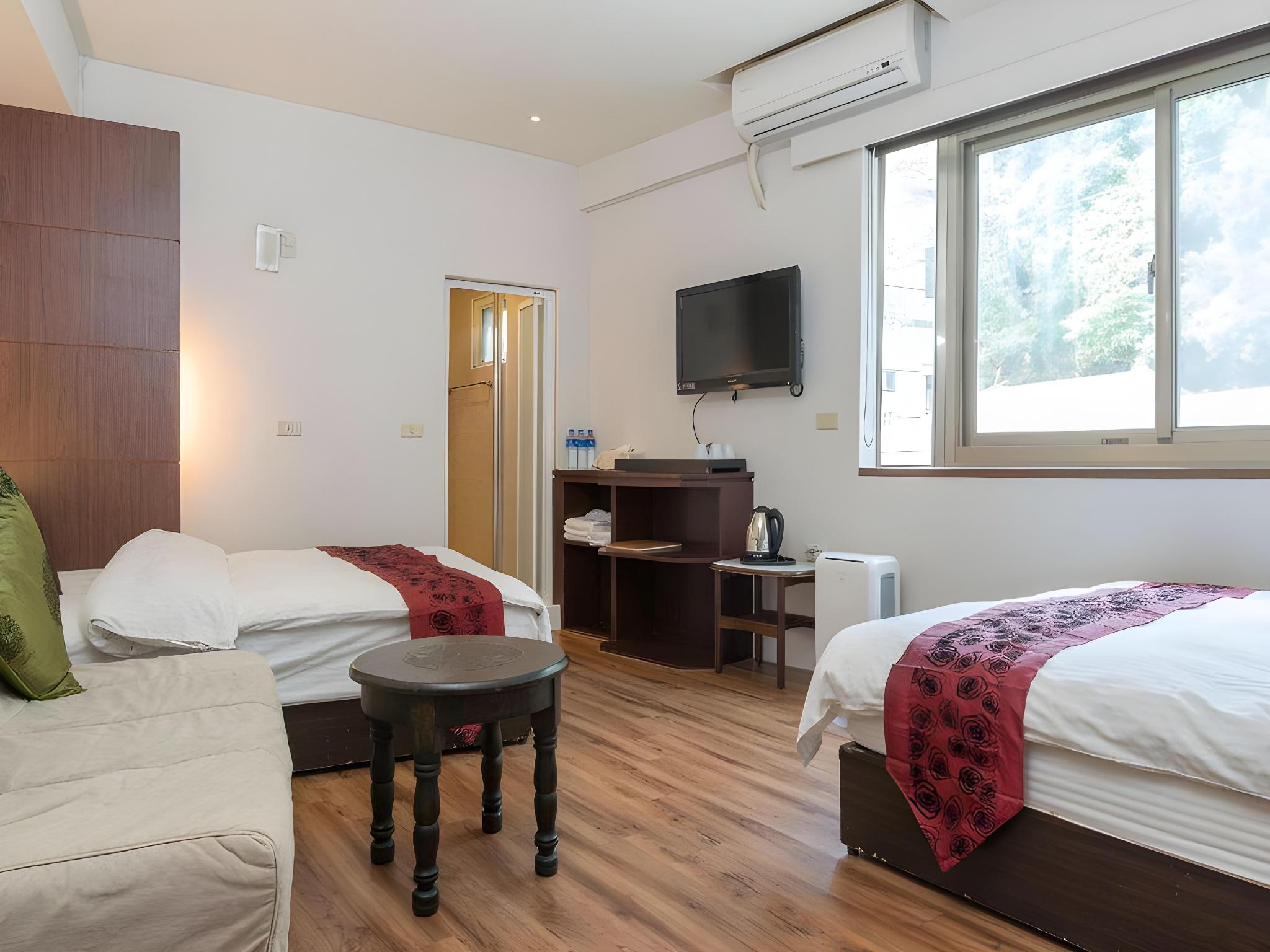 Standard, Twin Beds, Street View