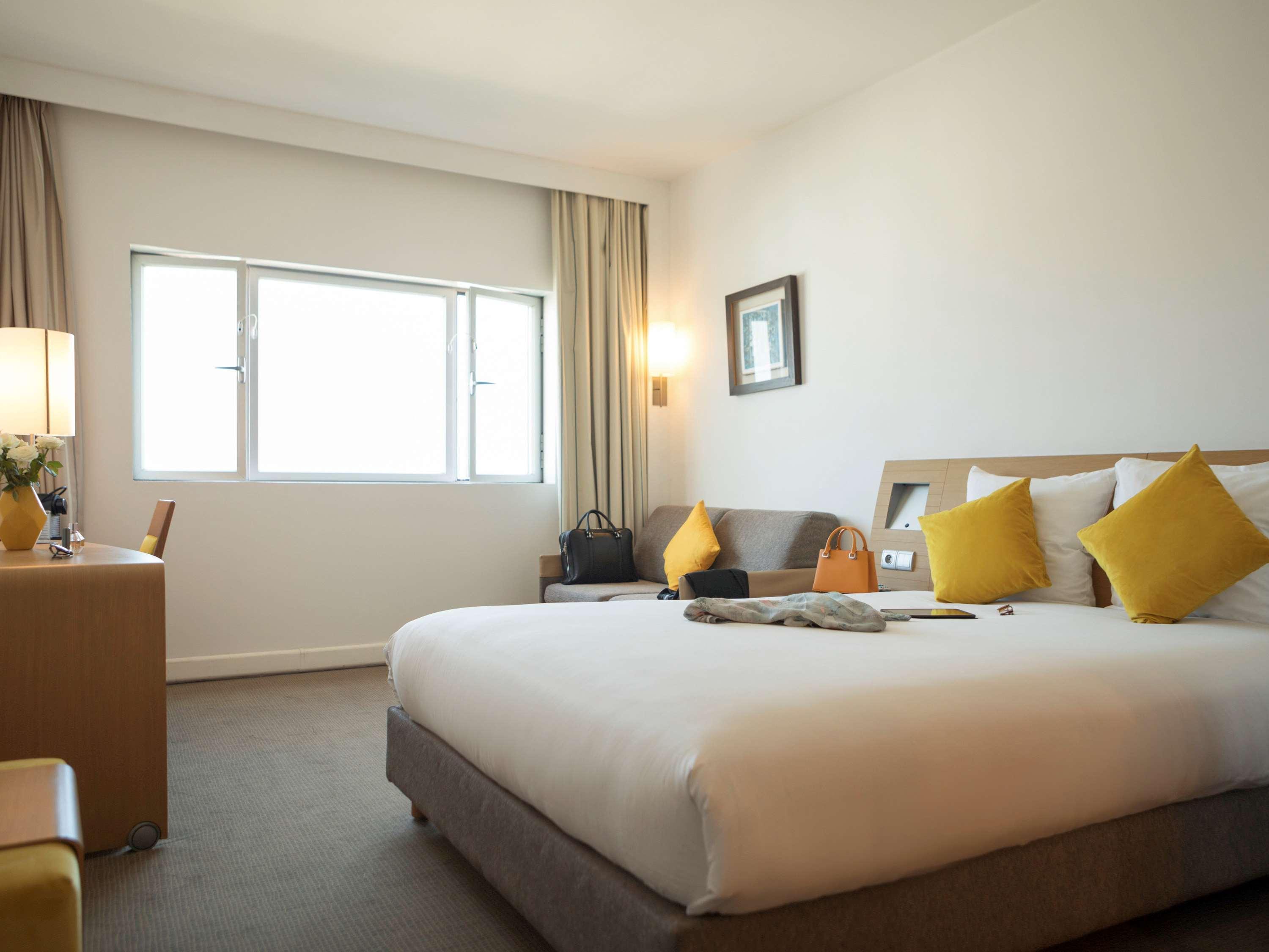 ROOM, DOUBLE BED