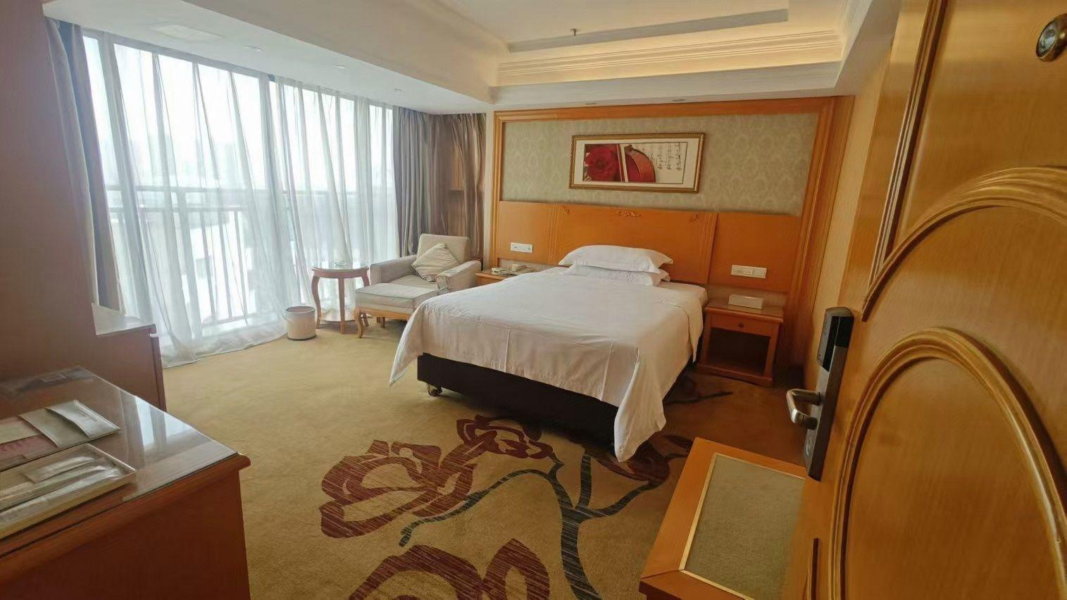 Vienna International Hotel (Zhongshan Torch Development Zone) 26/39